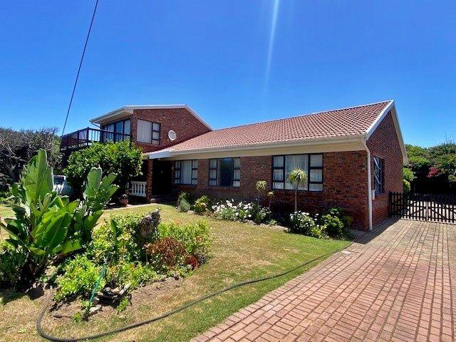 4 Bedroom House For Sale in Reebok