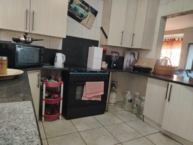 4 Bedroom House For Sale in Rensburg