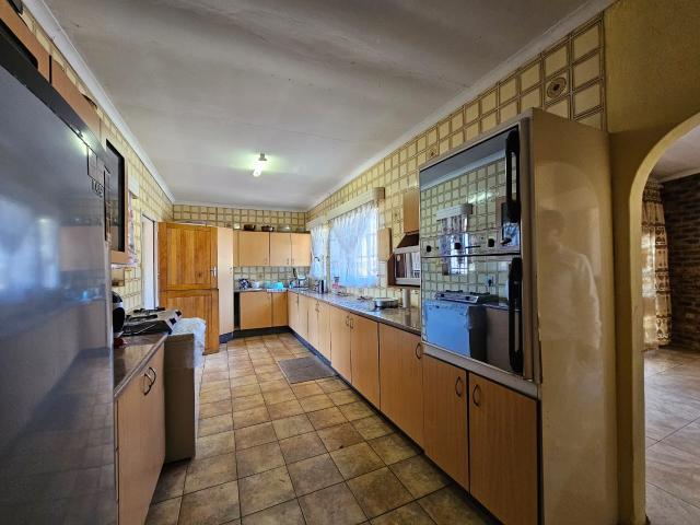 4 Bedroom House For Sale in Ridgeway