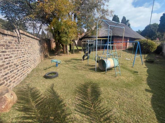 4 Bedroom House For Sale in Ridgeway