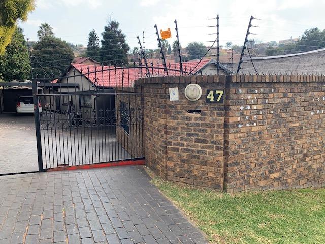 4 Bedroom House For Sale in Ridgeway