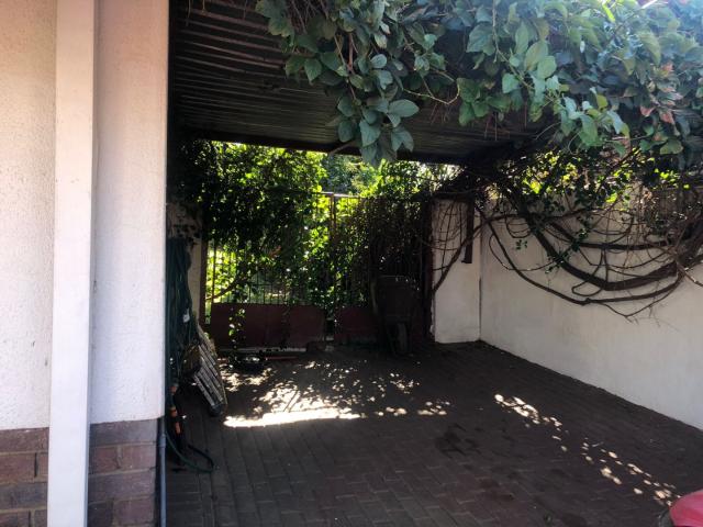 4 Bedroom House For Sale in Ridgeway