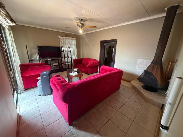 4 Bedroom House For Sale in Riebeeckstad