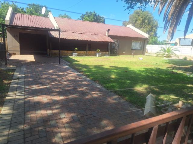 4 Bedroom House For Sale in Riebeeckstad