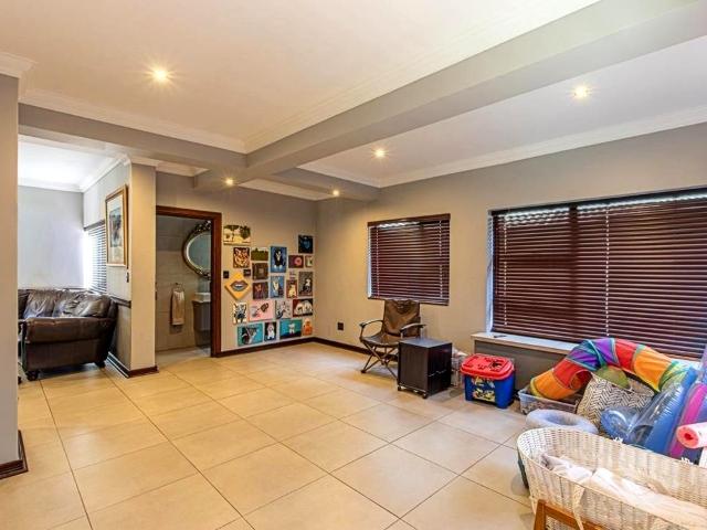 4 Bedroom House For Sale in Ruimsig