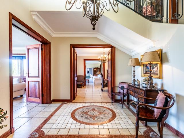 4 Bedroom House For Sale in Woodhill Golf Estate