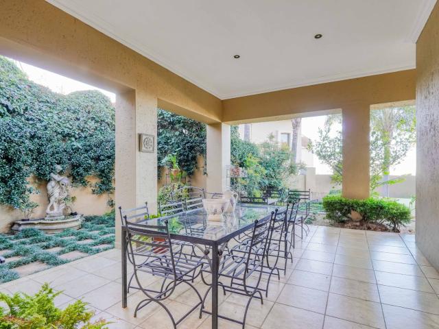 4 Bedroom House For Sale in Waterkloof Ridge
