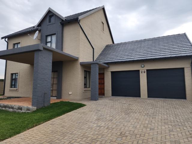 4 Bedroom House For Sale in Waterlake Farm Lifestyle Estate