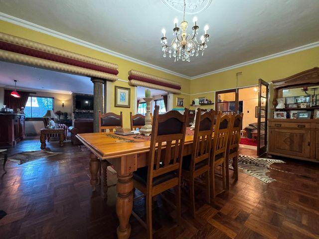 4 Bedroom House For Sale in Waverley