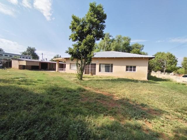 4 Bedroom House For Sale in Warrenton