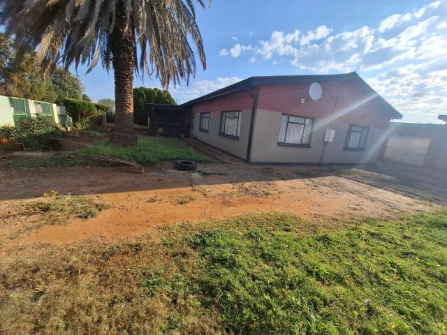 4 Bedroom House For Sale in Warrenton