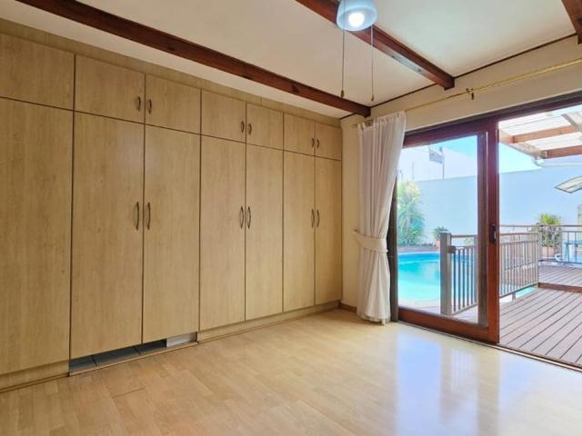 4 Bedroom house for sale in Wetton, Cape Town