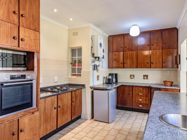 4 Bedroom House For Sale in Weltevreden Park