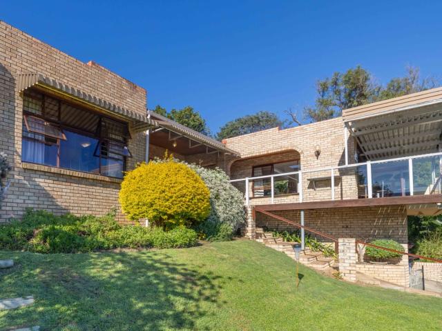 4 Bedroom House For Sale in West Bank