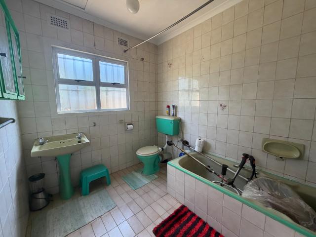 4 Bedroom House For Sale in West Riding