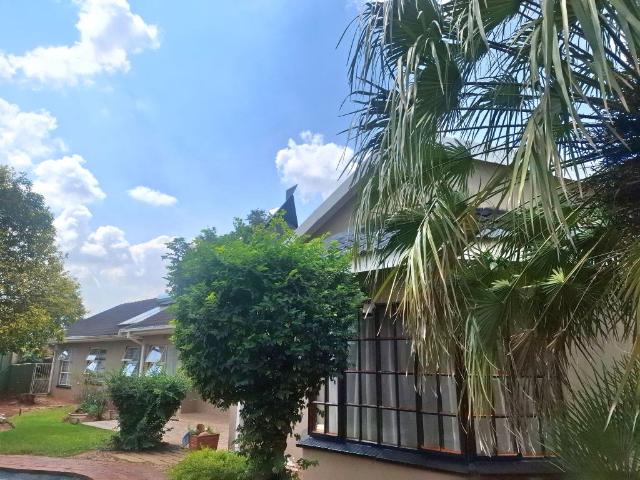 4 Bedroom House For Sale in Westonaria