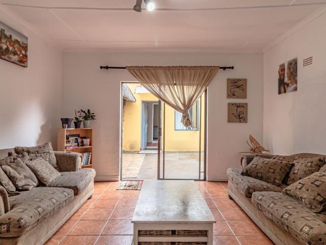 4 Bedroom House For Sale in Westdene