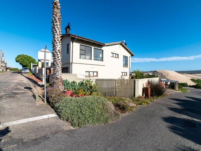 4 Bedroom House For Sale in Witsand