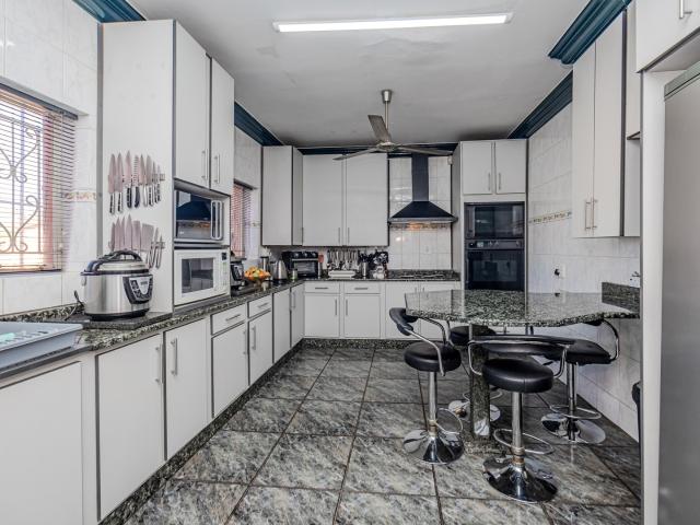 4 Bedroom House For Sale in Witpoortjie