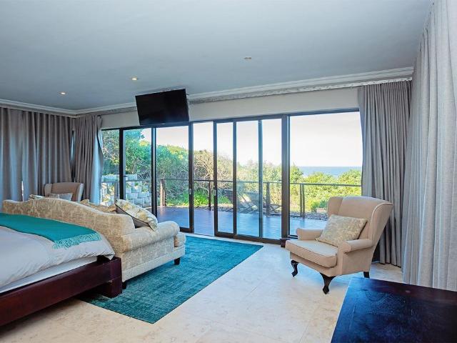 4 Bedroom house for sale in Wilderness Central