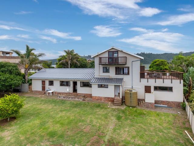 4 Bedroom House For Sale in Wilderness Central