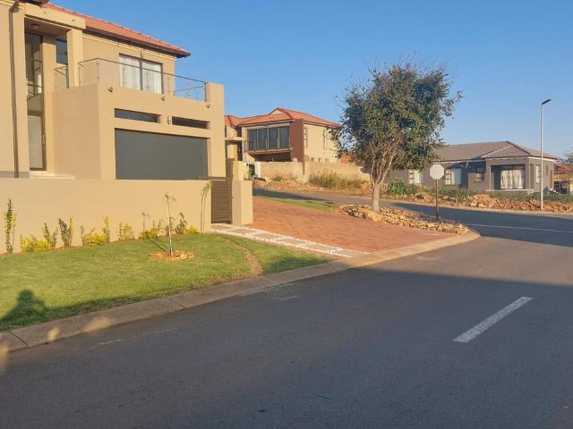 4 Bedroom house for sale in Wildtuin Park, Krugersdorp
