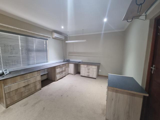4 Bedroom House For Sale in Willow Acres