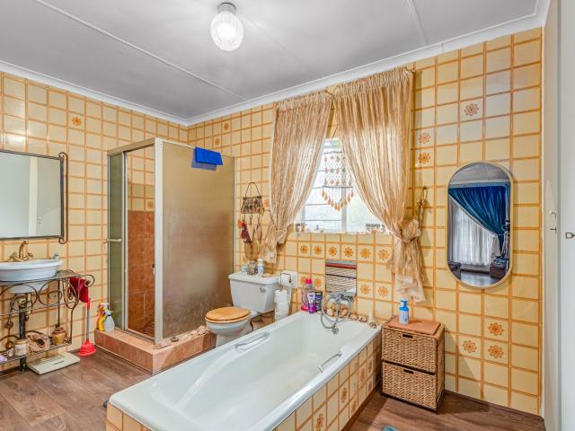 4 Bedroom House For Sale in Wilro Park
