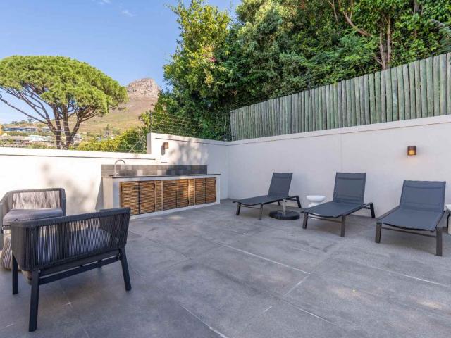 4 Bedroom House For Sale in Tamboerskloof