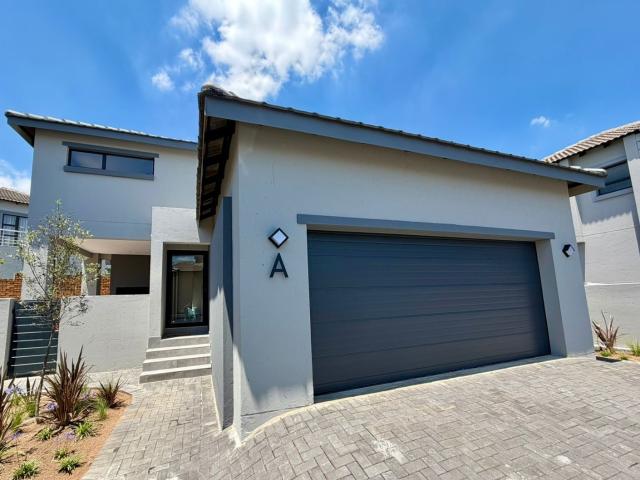 4 Bedroom House For Sale in Thatchfield Hills