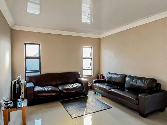 4 Bedroom house for sale in Theresapark, Akasia
