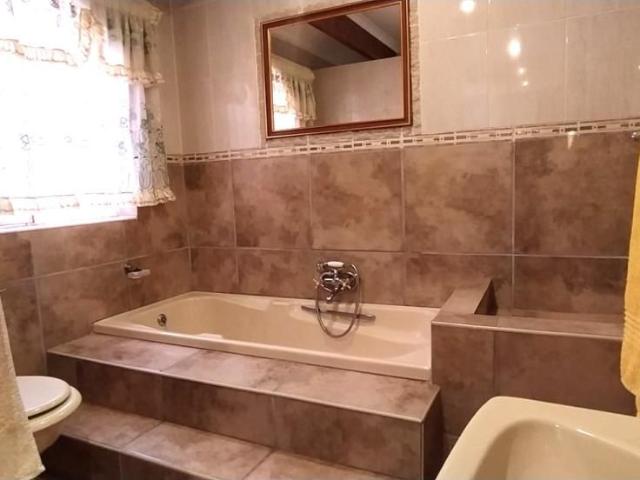 4 Bedroom house for sale in Theresapark, Akasia