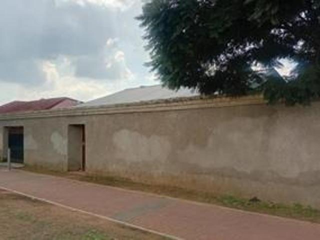 4 Bedroom House For Sale in Turffontein