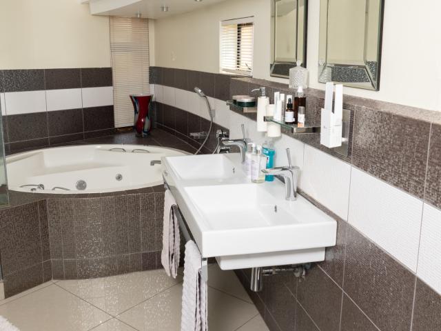 4 Bedroom House For Sale in Umhlanga Ridge