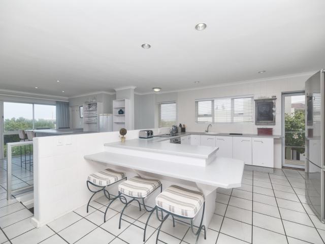 4 Bedroom House For Sale in Voelklip