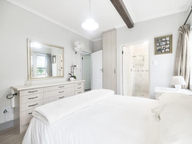4 Bedroom House For Sale in Voelklip