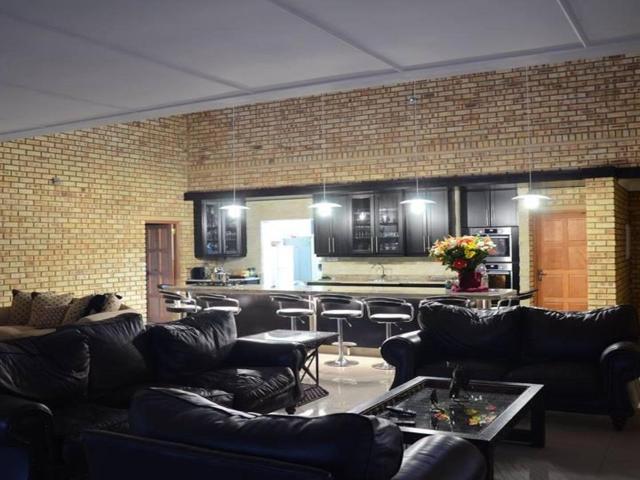 4 Bedroom house for sale in Vaaloewer, Vanderbijlpark