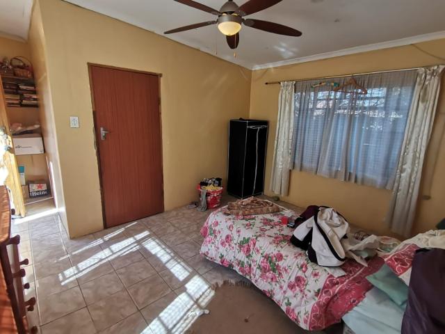 4 Bedroom House For Sale in Vaalpark