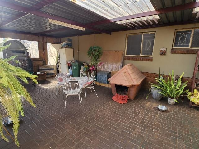 4 Bedroom House For Sale in Valhalla