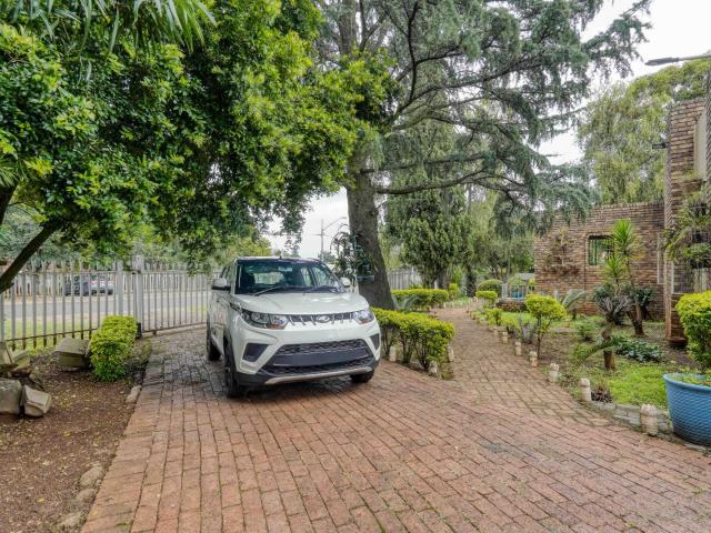 4 Bedroom House For Sale in Valhalla