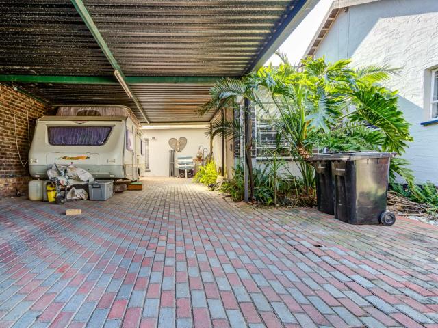 4 Bedroom House For Sale in Van Riebeeck Park
