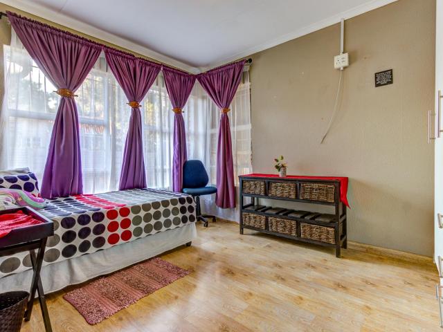 4 Bedroom House For Sale in Van Riebeeck Park