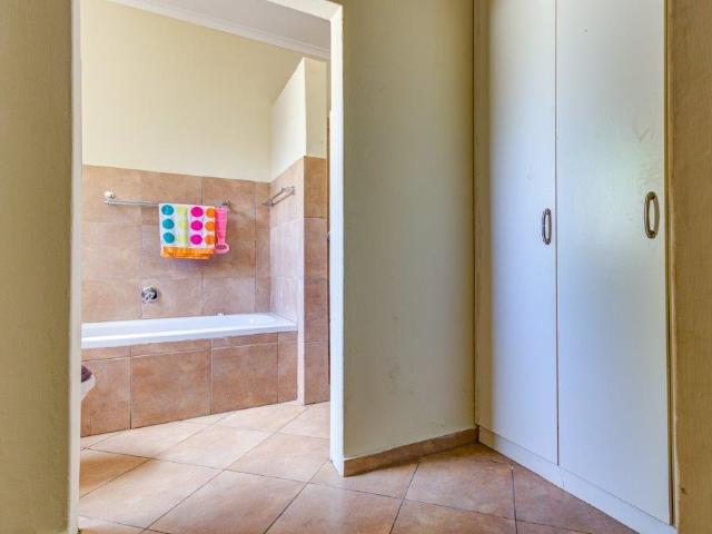 4 Bedroom House For Sale in Van Riebeeck Park