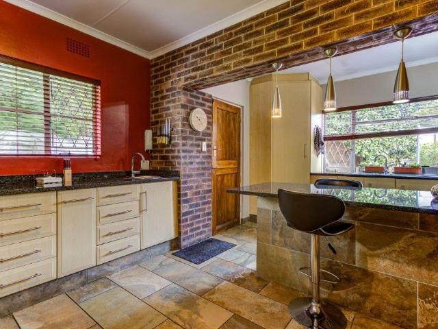 4 Bedroom House For Sale in Van Riebeeck Park