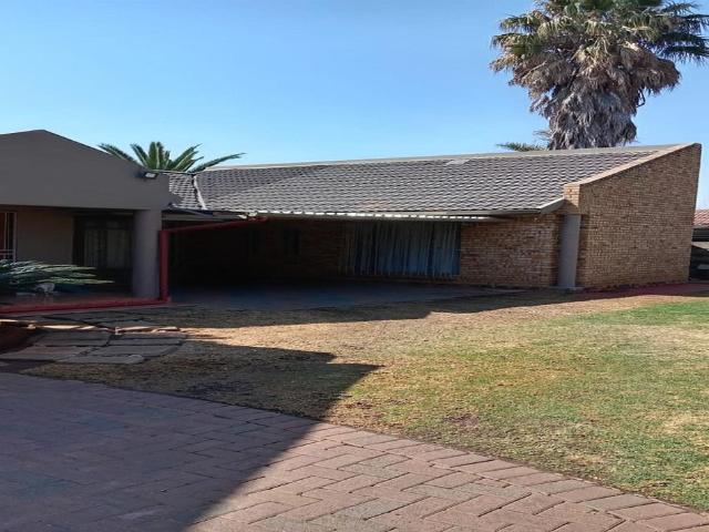 4 Bedroom house for sale in Vanderbijlpark CE 6