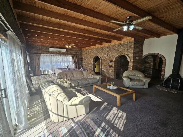 4 Bedroom house for sale in Vanderbijlpark SE 3