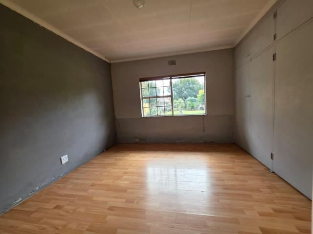 4 Bedroom House For Sale in Vanderbijlpark SE 2