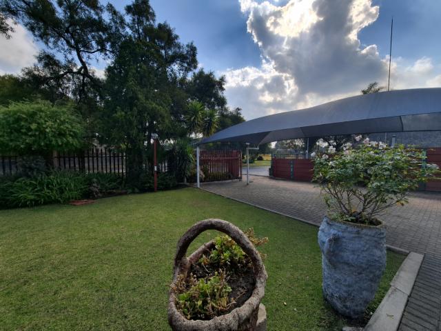 4 Bedroom House For Sale in Vanderbijlpark SE 7