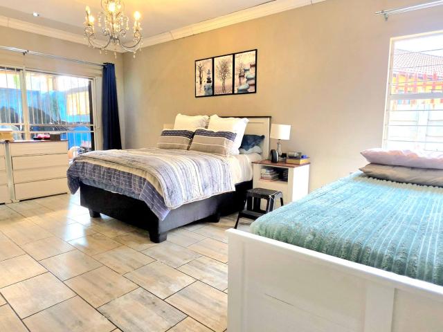 4 Bedroom House For Sale in Verwoerdpark