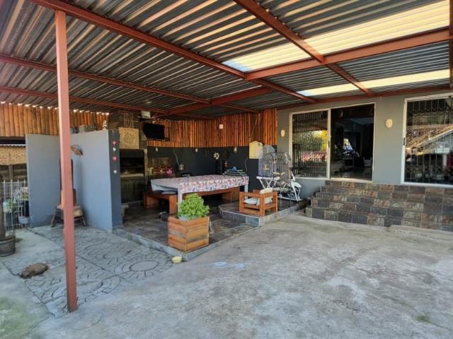 4 Bedroom House For Sale in Verwoerdpark